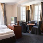 Dependance Stella Del By Restaurant Bellevue Au Hotel Oberhofen