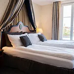 Dependance Stella Del By Restaurant Bellevue Au Hotel *